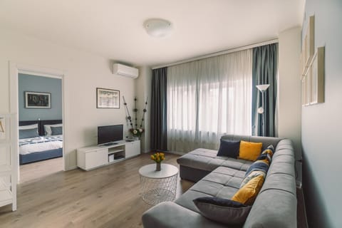 TV and multimedia, Living room, Photo of the whole room, Seating area