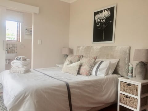 Mountain Peaks Garden guest suite Bed and Breakfast in Cape Town