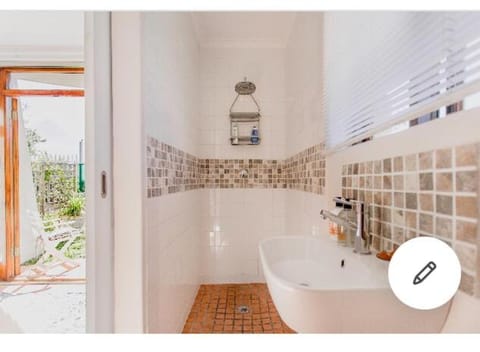 Mountain Peaks Garden guest suite Bed and Breakfast in Cape Town