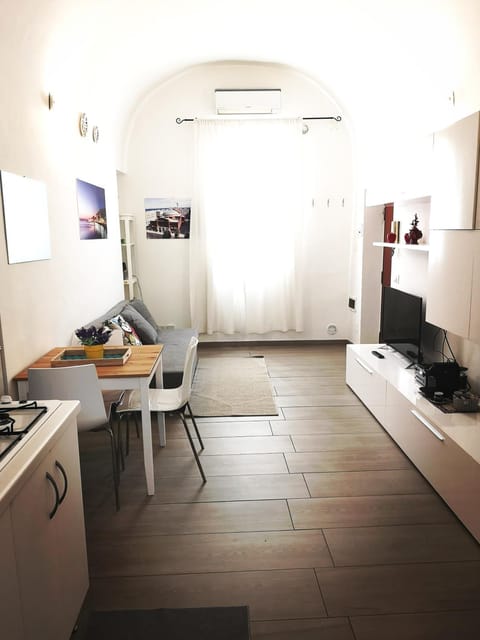TV and multimedia, Dining area, air conditioner