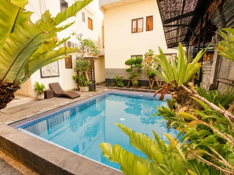 Property building, Day, Pool view, Swimming pool, sunbed
