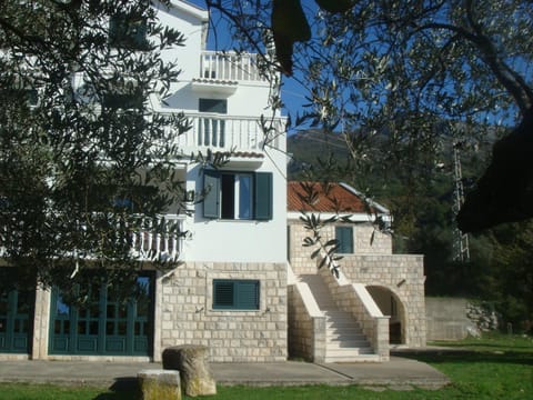 Property building, Facade/entrance