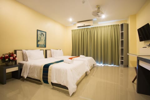 Photo of the whole room, Decorative detail