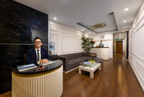 Staff, Staff, People, TV and multimedia, Living room, Lobby or reception, Seating area, group of guests