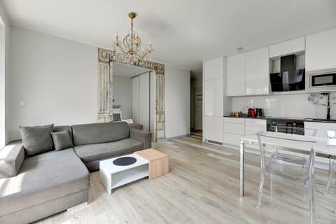 Kitchen or kitchenette, Living room, Seating area, stove