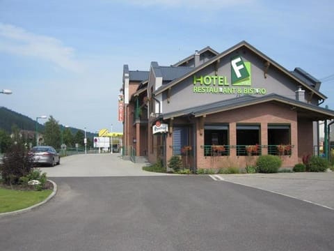 Facade/entrance