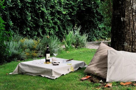 Spring, Natural landscape, Garden, Decorative detail, On site, Alcoholic drinks