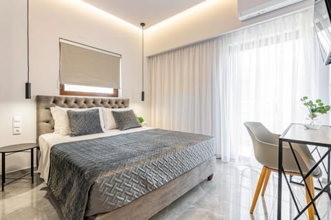 Bed, Photo of the whole room, Seating area, Bedroom