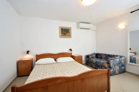 Bed, Bedroom, air conditioner