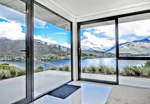 Patio, Natural landscape, View (from property/room), Balcony/Terrace, Lake view, Mountain view