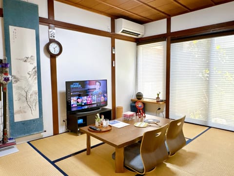 Communal lounge/ TV room, TV and multimedia, Living room, Seating area