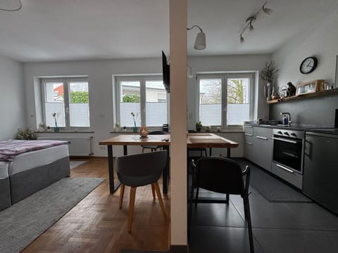 Kitchen or kitchenette, Seating area