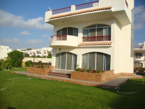 Garden, River view, Sea view
