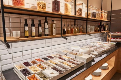 Restaurant/places to eat, Buffet breakfast