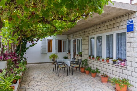 Patio, Facade/entrance, Day, Garden, Balcony/Terrace, Garden view