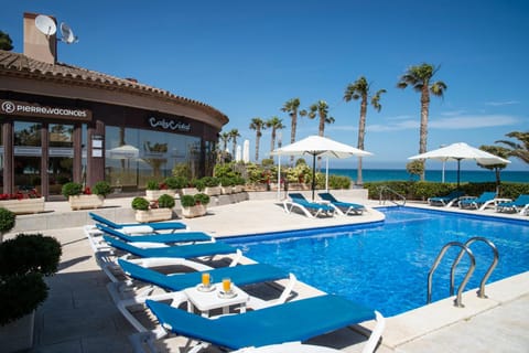Property building, Swimming pool, Swimming pool