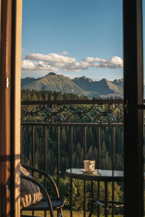 Balcony/Terrace, Mountain view