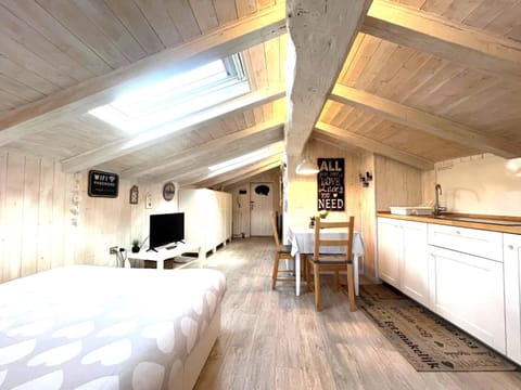 Il piccolo Loft nel cuore antico di Aosta - You & Me case vacanza Apartment in Aosta