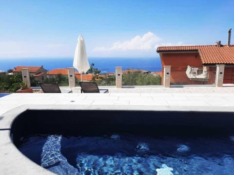 Hot Tub, Swimming pool