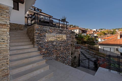 Property building, Facade/entrance, Day, Property logo or sign, City view