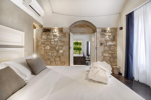 Hot Tub, Bedroom