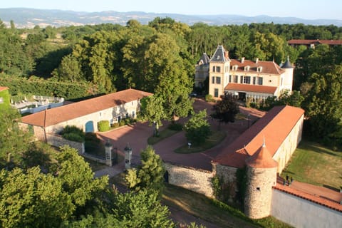 Property building, Restaurant/places to eat, Natural landscape, Garden, Golfcourse, Garden view, Swimming pool, Breakfast, Parking
