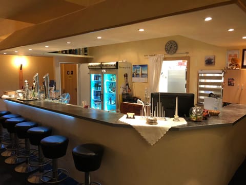 Restaurant/places to eat, Lobby or reception, Lounge or bar