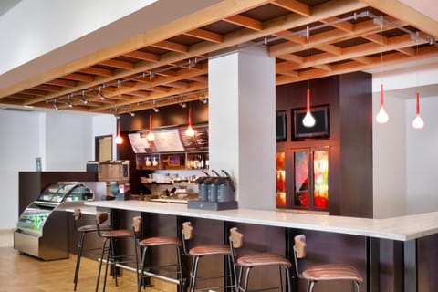 Restaurant/places to eat, Food and drinks, Breakfast