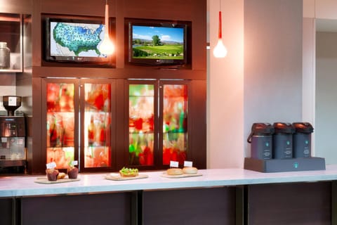 Restaurant/places to eat, Food and drinks