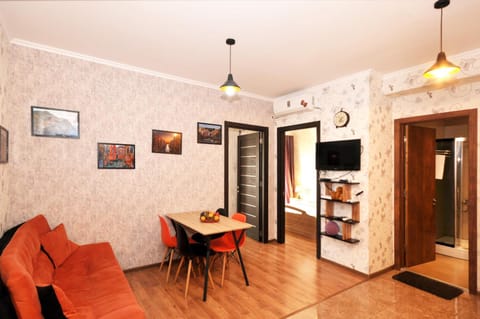 Bed, TV and multimedia, Coffee/tea facilities, Living room, Seating area, Dining area, Bedroom