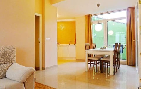 Dining area, Area and facilities