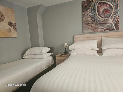 A Home From Home 3 Apartment in Plymouth