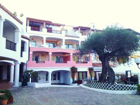Facade/entrance, View (from property/room)