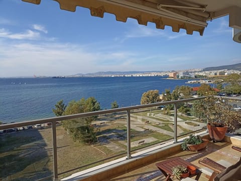 Day, Natural landscape, Bird's eye view, Balcony/Terrace, City view, Mountain view, Sea view, Location