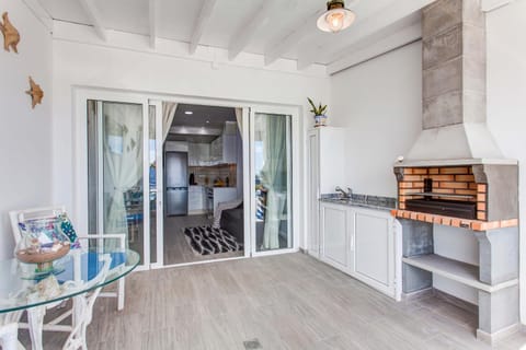 BBQ facilities, Balcony/Terrace, Kitchen or kitchenette, Living room, Seating area, Dining area