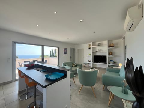 Living room, Sea view