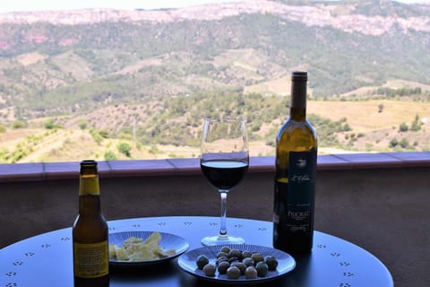 Day, Natural landscape, Food and drinks, Food, Mountain view, Drinks, Alcoholic drinks
