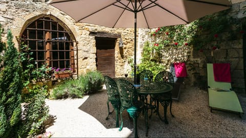 Patio, Spring, Day, Garden, Balcony/Terrace, Living room