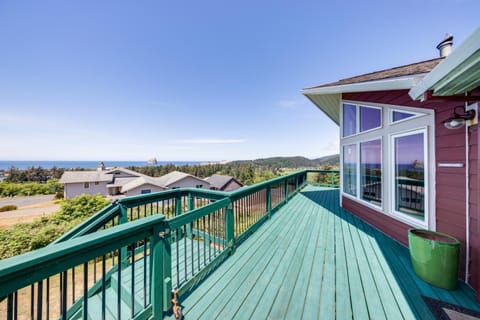 Romantic Views 4 Miles House in Pacific City