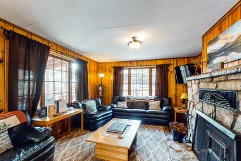 Big Bear Cabin Cabin in Woodland Park