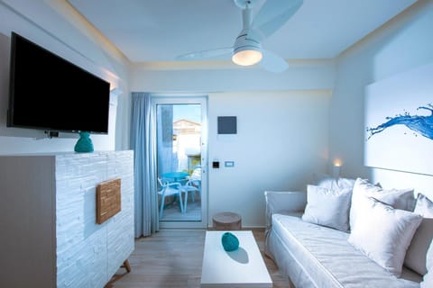 Communal lounge/ TV room, TV and multimedia, Living room, Seating area