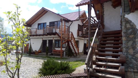 Property building, Facade/entrance, Balcony/Terrace, Balcony/Terrace