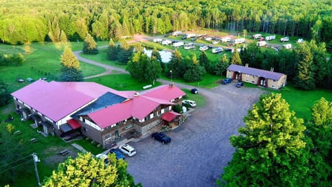 Property building, Day, Natural landscape, Bird's eye view, Summer, View (from property/room), Quiet street view, pet friendly