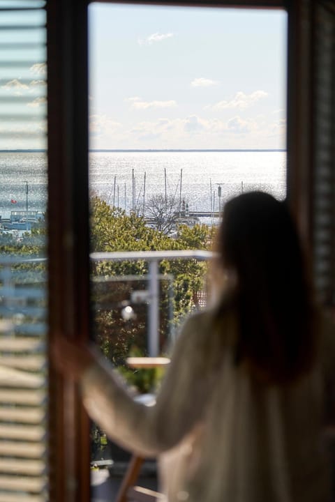 View (from property/room), Balcony/Terrace, Lake view