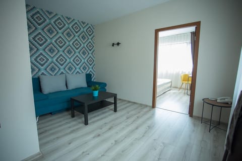 Bathroom, Living room, Photo of the whole room, Seating area, Dining area, Bedroom, Family