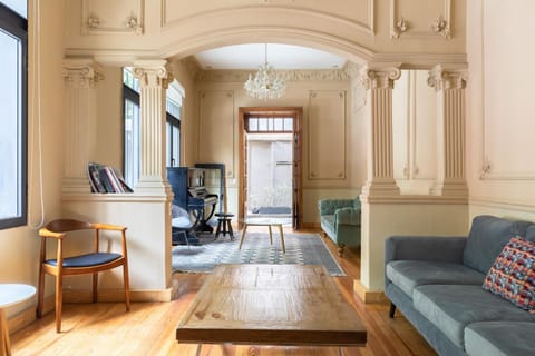Living room, Seating area