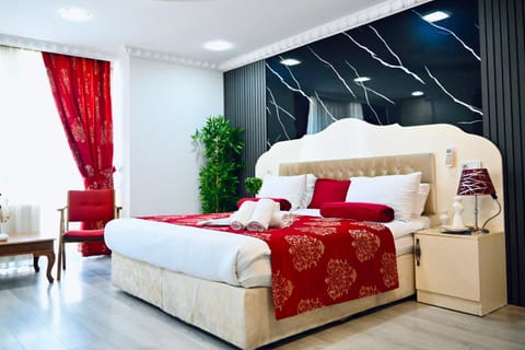 Bed, TV and multimedia, Photo of the whole room, Seating area, towels, air conditioner
