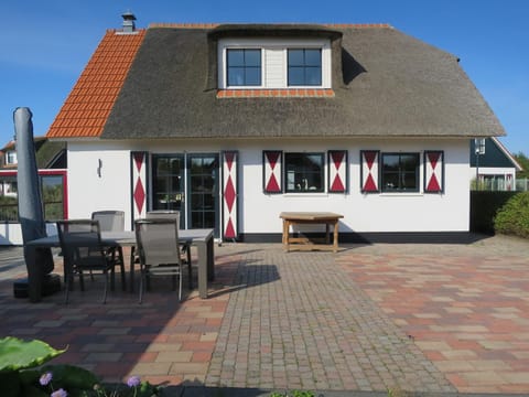 Facade/entrance, Garden