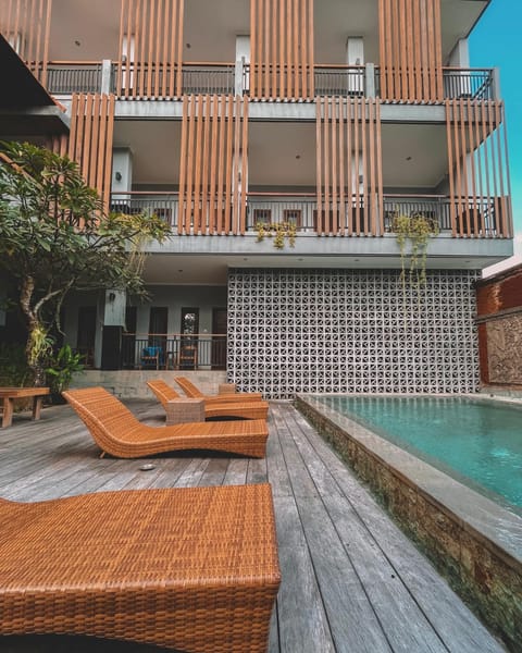 Property building, Patio, Facade/entrance