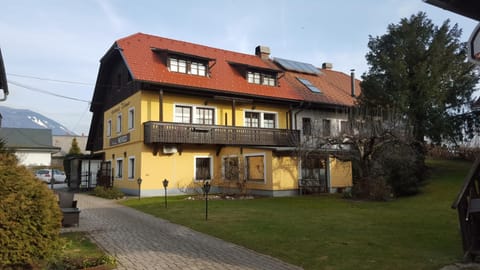 Property building, Garden, Balcony/Terrace